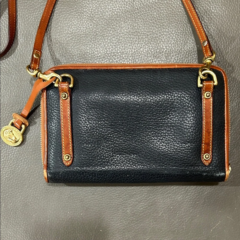 Vintage Dooney & Bourke All-Weather Leather Zip Along Crossbody Wallet - Picture 8 of 16